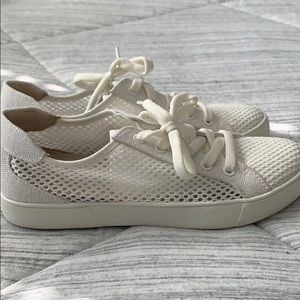 Naturalizer Sneaker